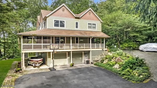 $924,900 | 18 Hickory Run Road, Califon, NJ 07830