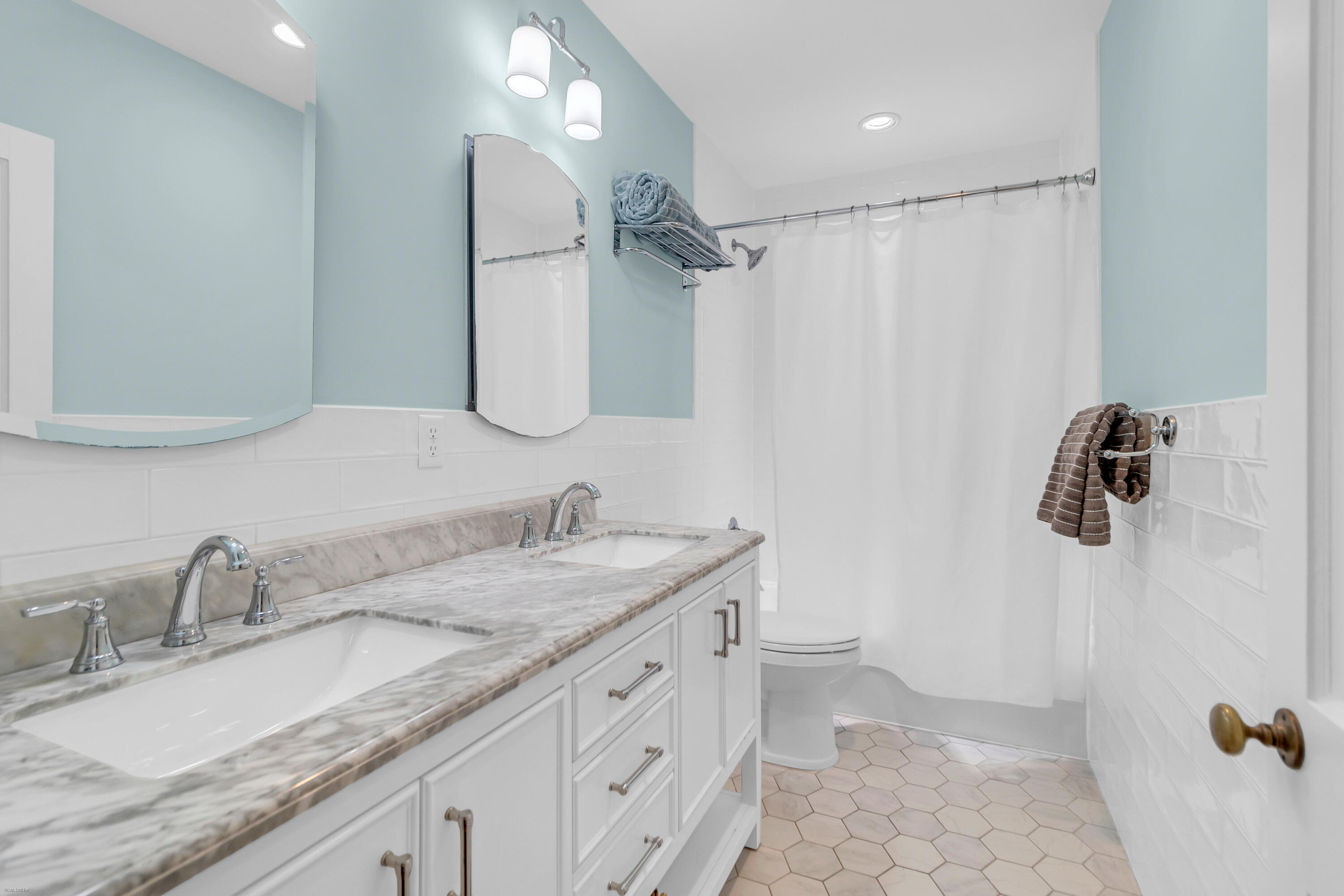 48 Colleton Drive Charleston, SC 29407 - Photo 18 of 41 Dual vanity bath