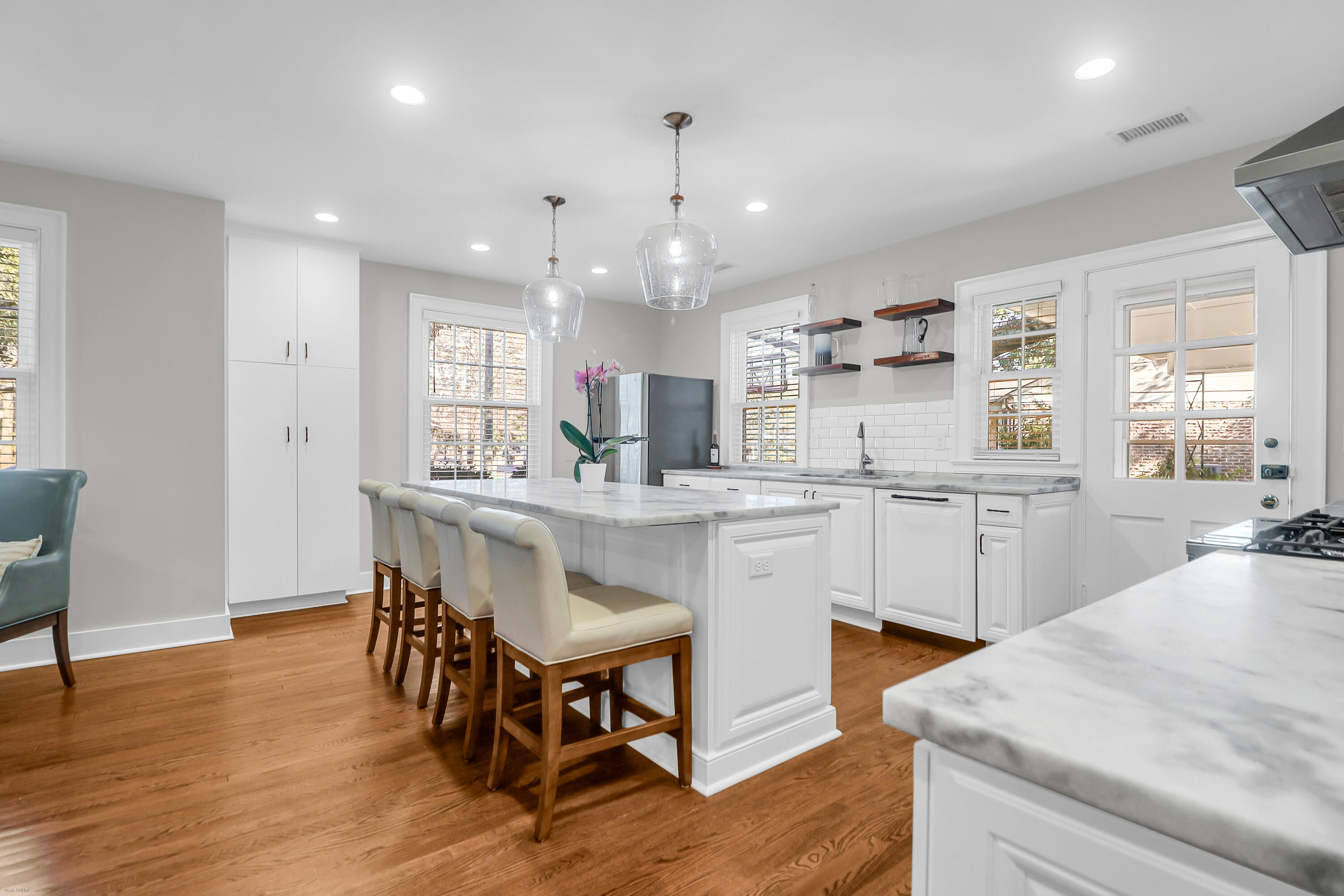 48 Colleton Drive Charleston, SC 29407 - Photo 6 of 41 Kitchen Island