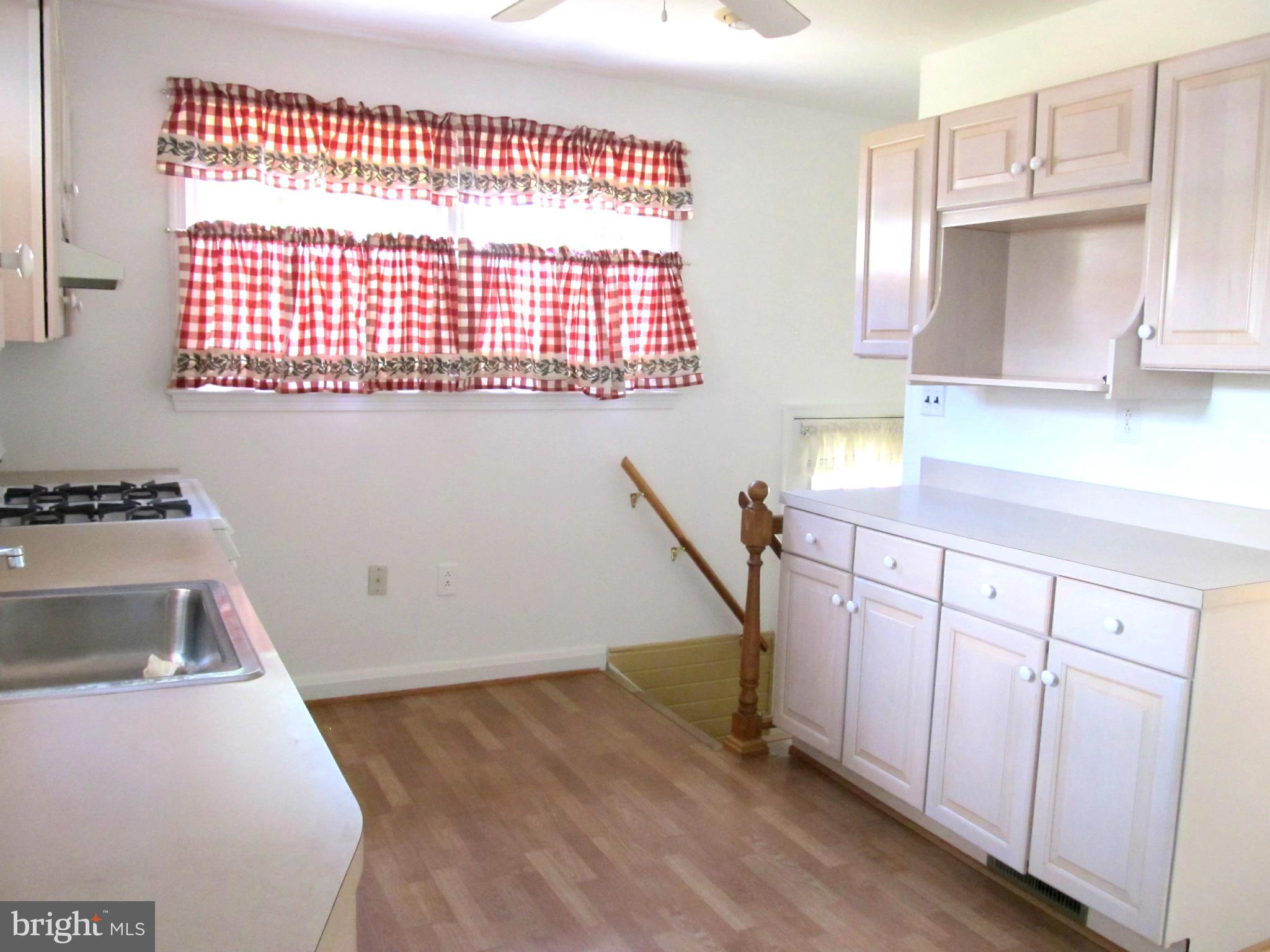 520 Dogwood Road Linthicum, MD 21090 - Photo 3 of 14 Kitchen
