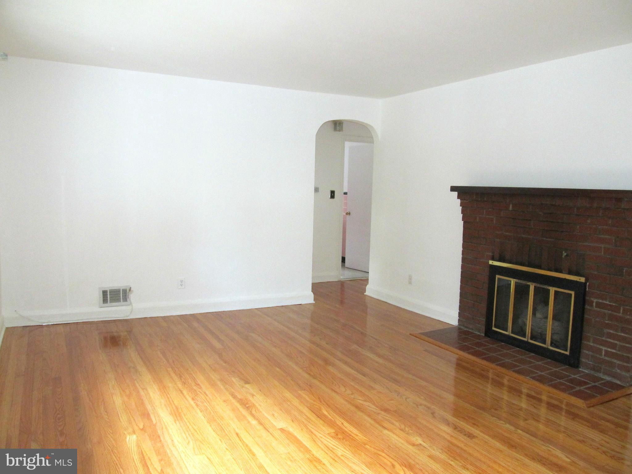 520 Dogwood Road Linthicum, MD 21090 - Photo 6 of 14 Living Room