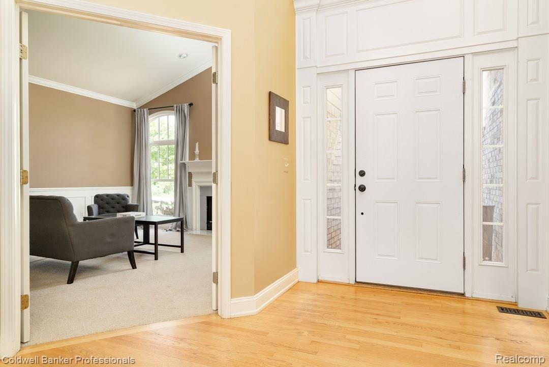 4147 Calumet Drive Rochester, MI 48306 - Photo 6 of 35 Living room off foyer for an elegant 1st impression