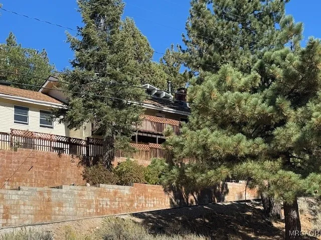 $399,500 | 39256 North Shore Drive, Fawnskin, CA 92333