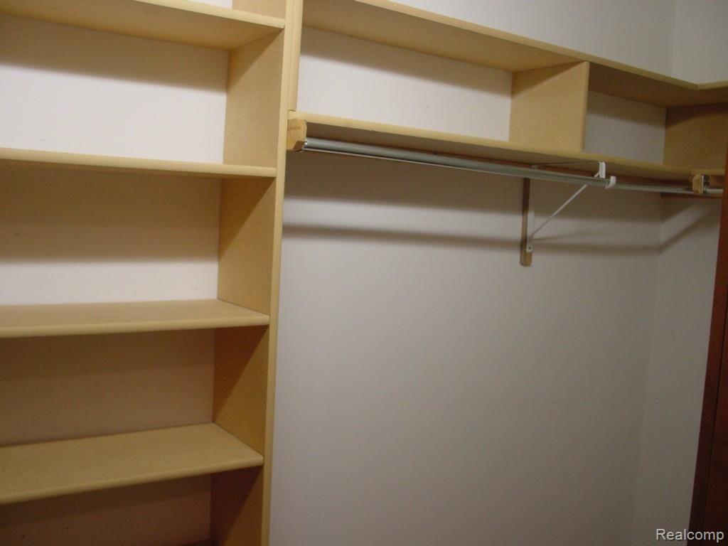 34572 Quaker Valley Road Farmington, MI 48331 - Photo 10 of 15 DSC00013.jpg