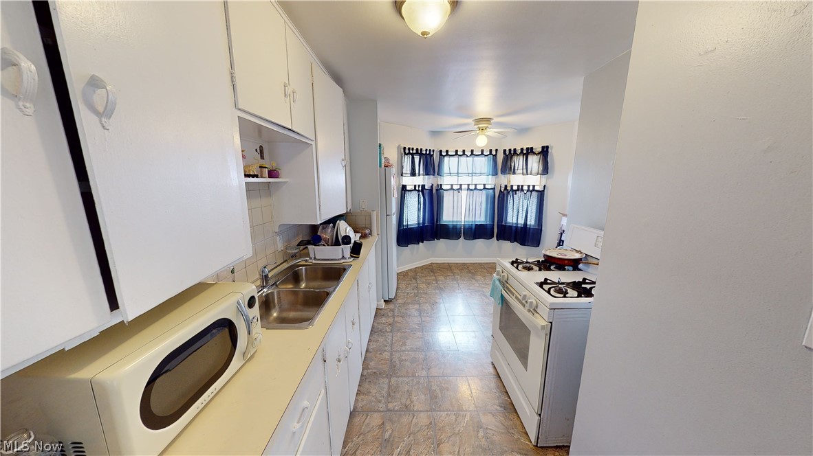 13694 Cedar Road Cleveland, OH 44118 - Photo 26 of 40 Upper unit Kitchen