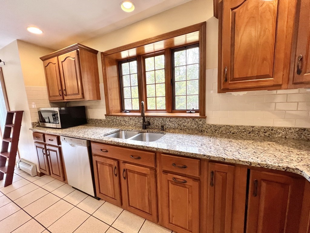 3 Lord Lane Rutland, MA 01543 - Photo 5 of 26