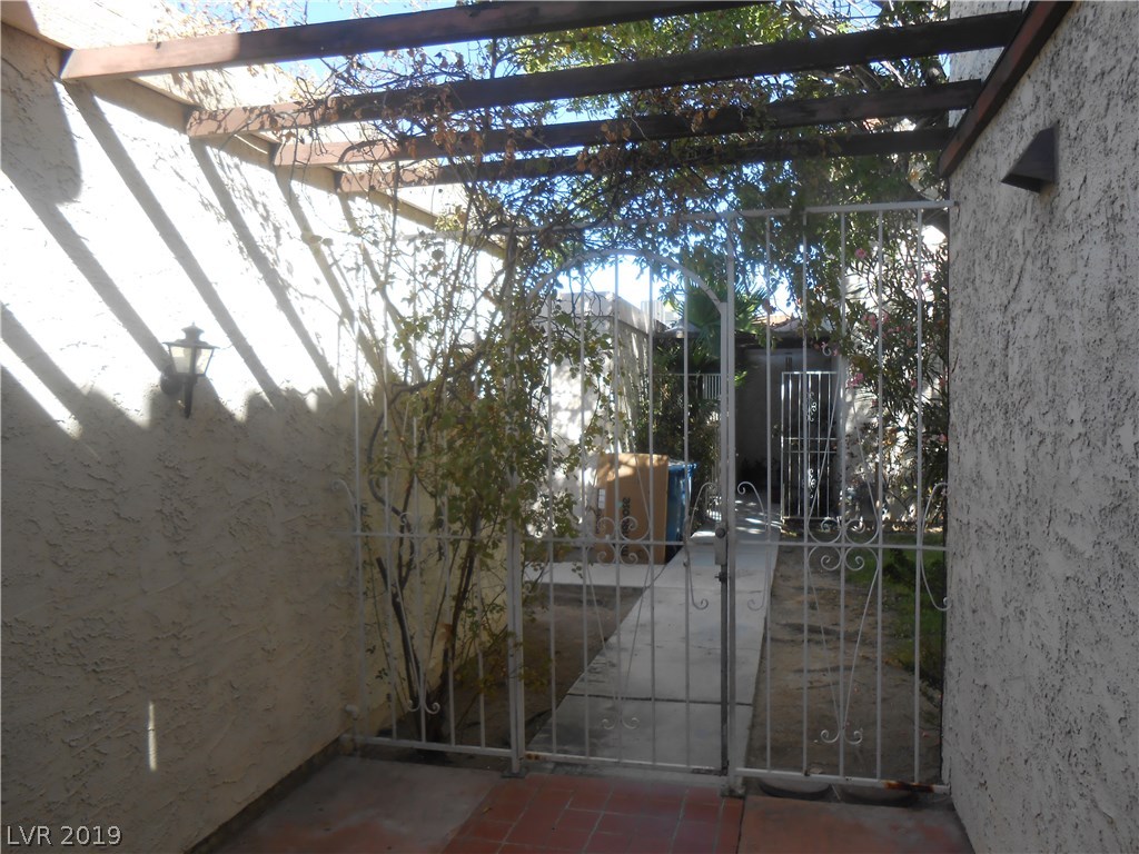3352 Racquet Street Las Vegas, NV 89121 - Photo 3 of 20 Gallery Image 3
