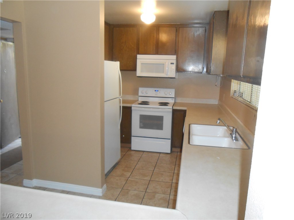 3352 Racquet Street Las Vegas, NV 89121 - Photo 8 of 20 Gallery Image 8