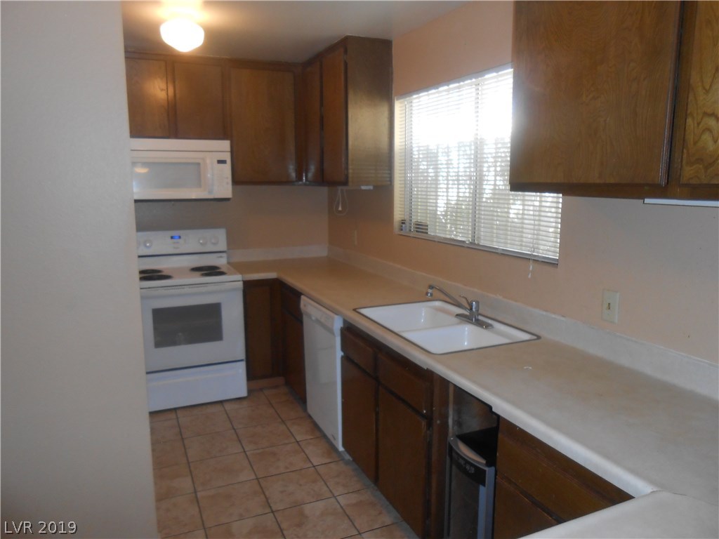 3352 Racquet Street Las Vegas, NV 89121 - Photo 9 of 20 Gallery Image 9