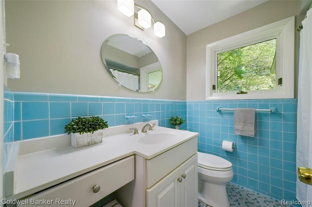 28390 Farmington Road Farmington Hills, MI 48334 - Photo 18 of 37