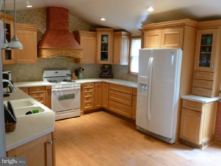 11603 Stevens Road Philadelphia, PA 19116 - Photo 11 of 25 Kitchen