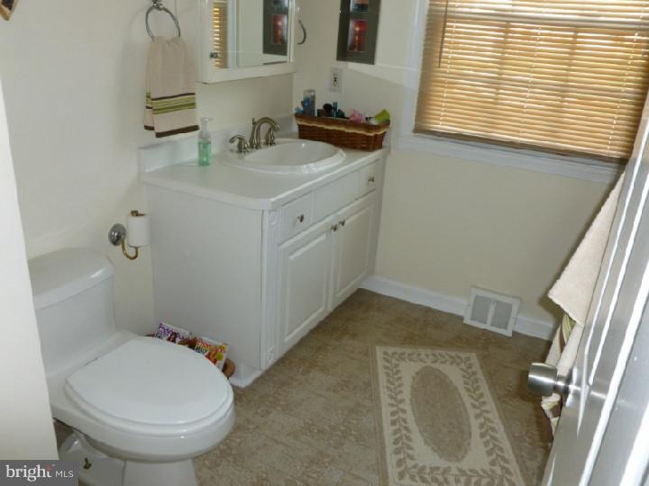 11603 Stevens Road Philadelphia, PA 19116 - Photo 14 of 25 Bathroom