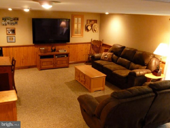 11603 Stevens Road Philadelphia, PA 19116 - Photo 18 of 25 Family Room