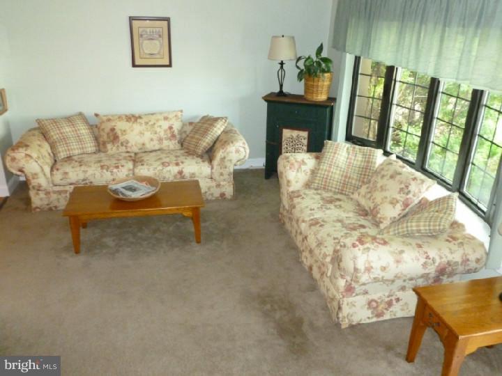 11603 Stevens Road Philadelphia, PA 19116 - Photo 6 of 25 Living Room