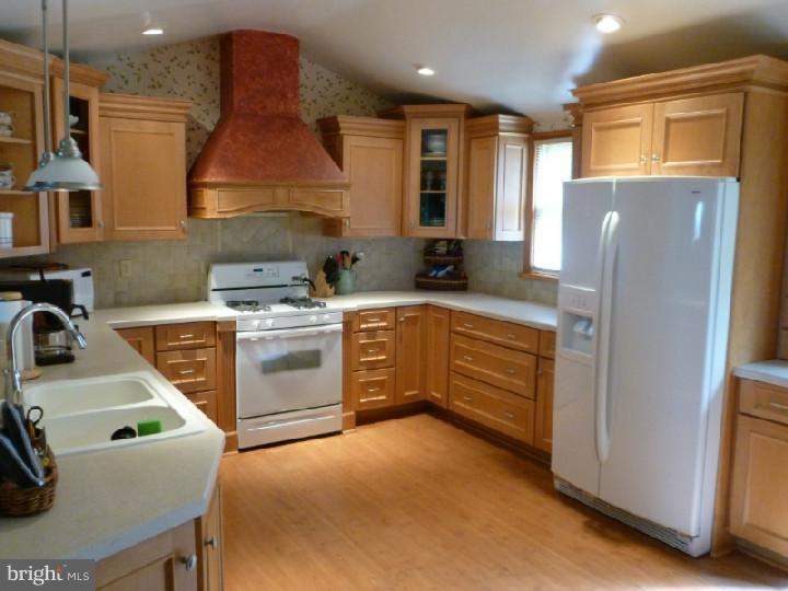 11603 Stevens Road Philadelphia, PA 19116 - Photo 9 of 25 Kitchen