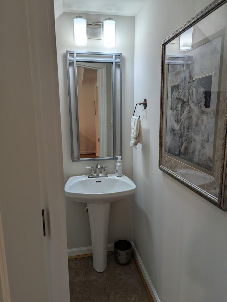 21 Hester Street, Unit 8 Charleston, SC 29403 - Photo 18 of 64 Powder room