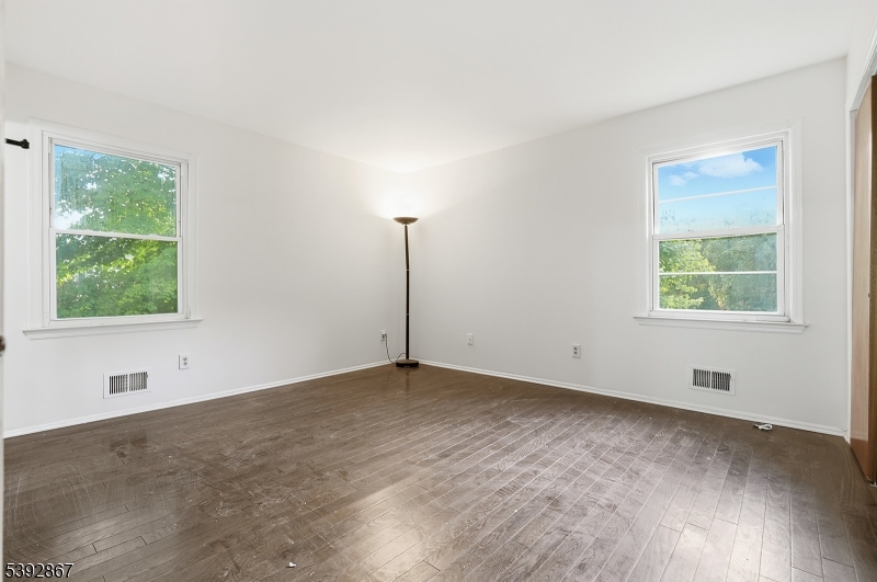 30 Brookside Road Edison, NJ 08817 - Photo 16 of 18 an empty room with a window