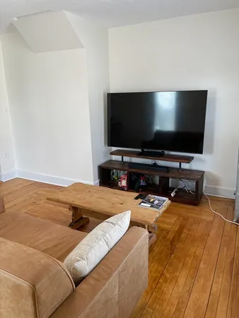 $2,500 | 18 Gould Street, Unit 2, Wakefield, MA 01880