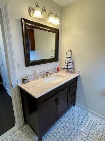 $2,500 | 18 Gould Street, Unit 2, Wakefield, MA 01880