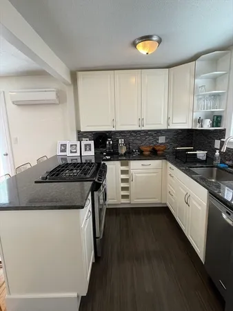 $2,500 | 18 Gould Street, Unit 2, Wakefield, MA 01880