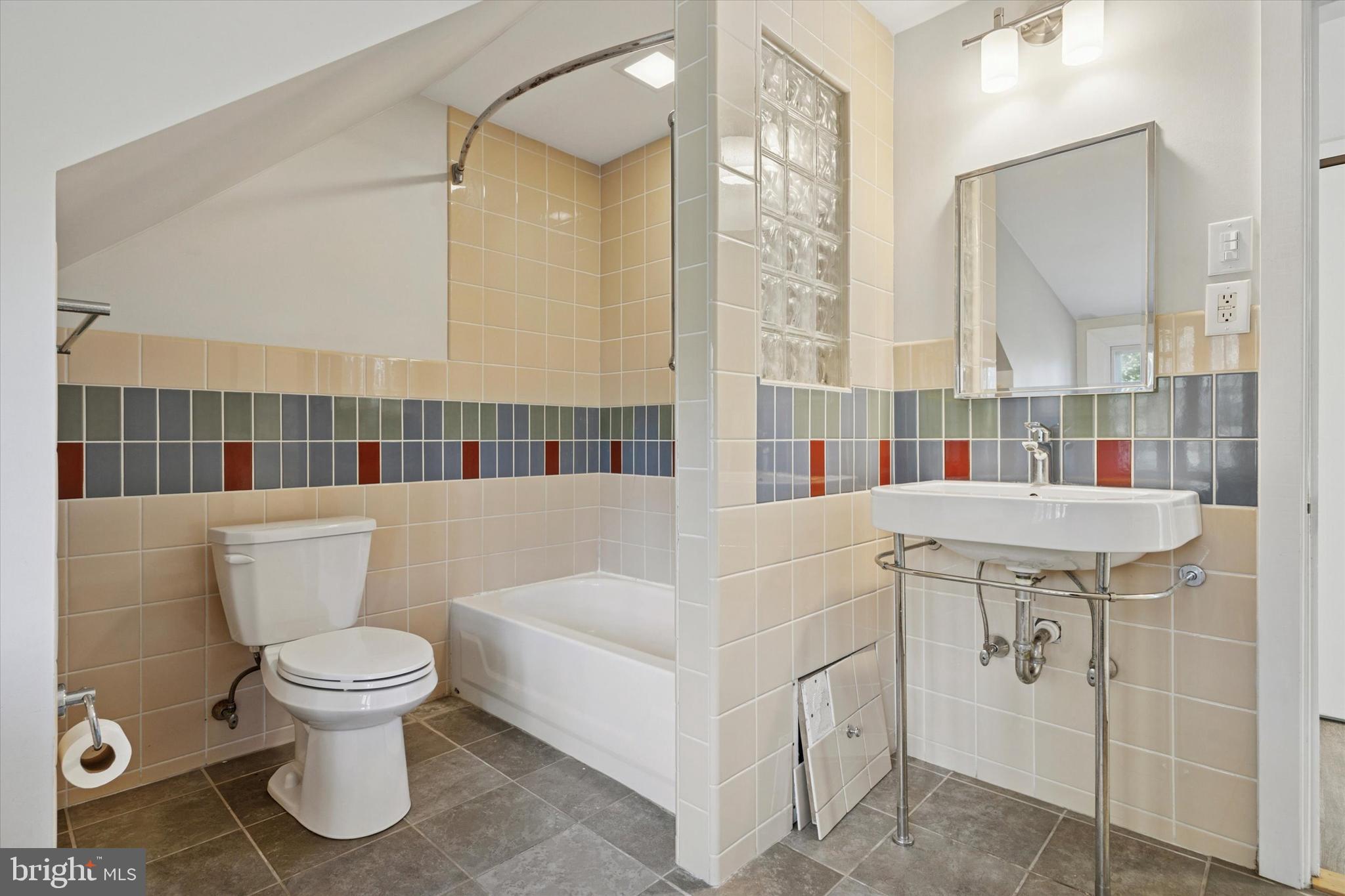 203 Conshohocken State Road Bala Cynwyd, PA 19004 - Photo 22 of 35 3rd Floor Hall Bathroom