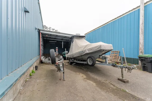a view of an entryway with furniture