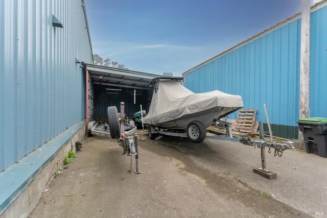 a view of a livingroom with furniture