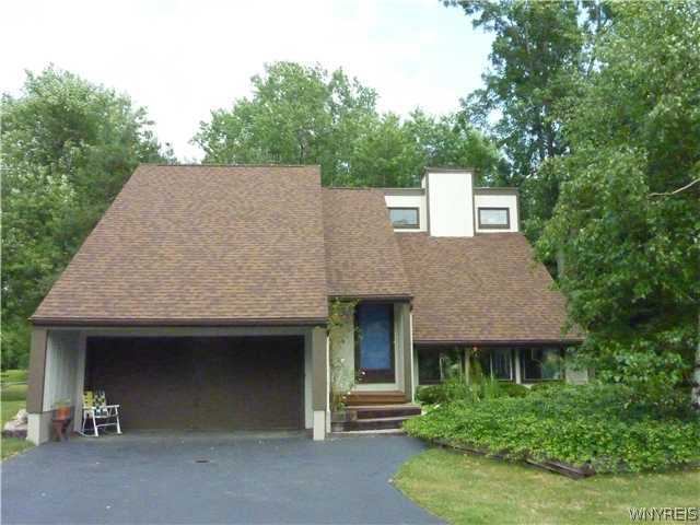 845 Robin Road Amherst, NY 14228 - Photo 1 of 1 Exterior Front