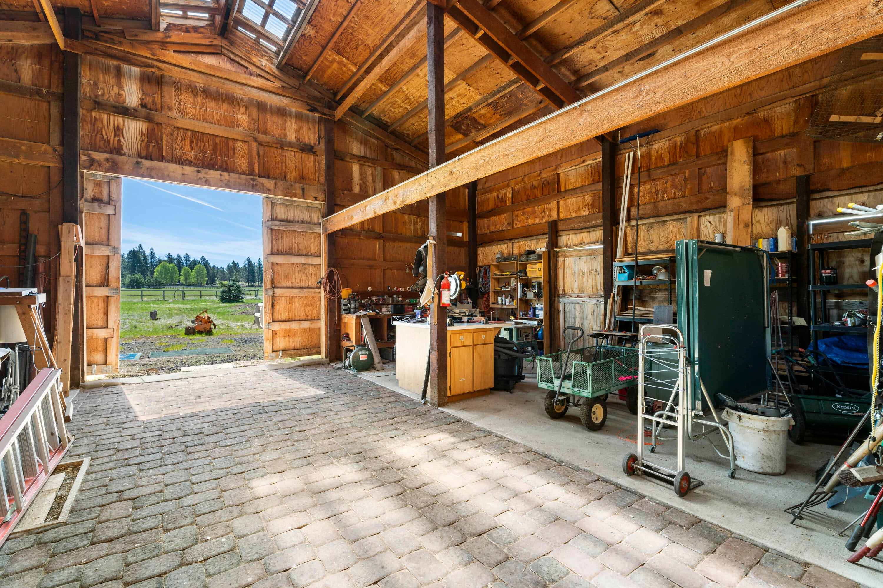 20875 Sholes Road Bend, OR 97702 - Photo 63 of 88 66-Barn