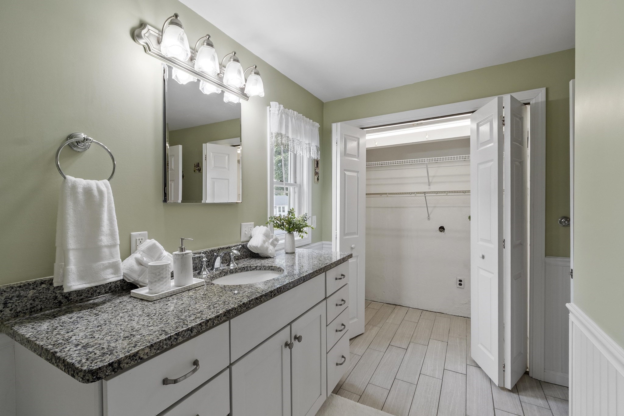 142 Bridle Road Billerica, MA 01821 - Photo 14 of 41 Gallery Image 14