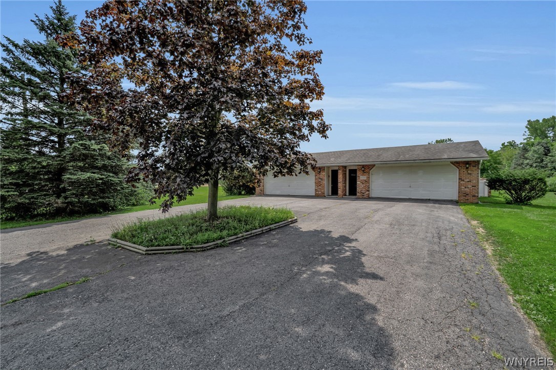 10705 Keller Road Clarence, NY 14031 - Photo 2 of 50 Gallery Image 2