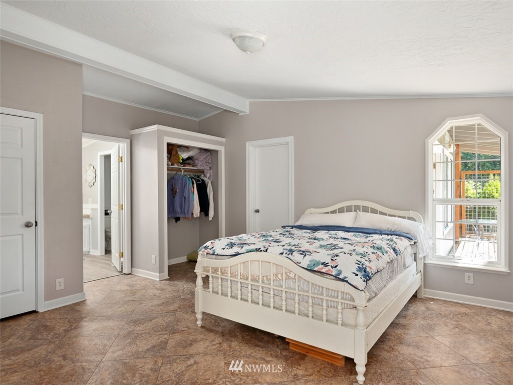 24226 Cromwell Road Monroe, WA 98272 - Photo 13 of 34 a bedroom with a bed and a window