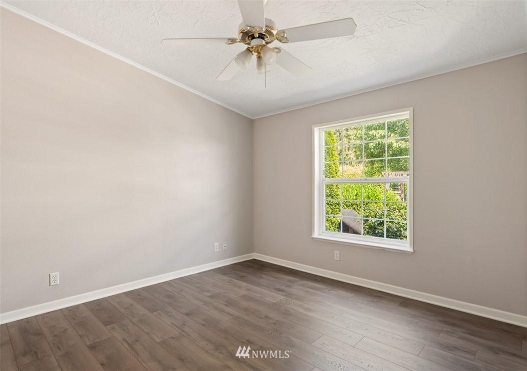 24226 Cromwell Road Monroe, WA 98272 - Photo 17 of 34 an empty room with a window and a fan