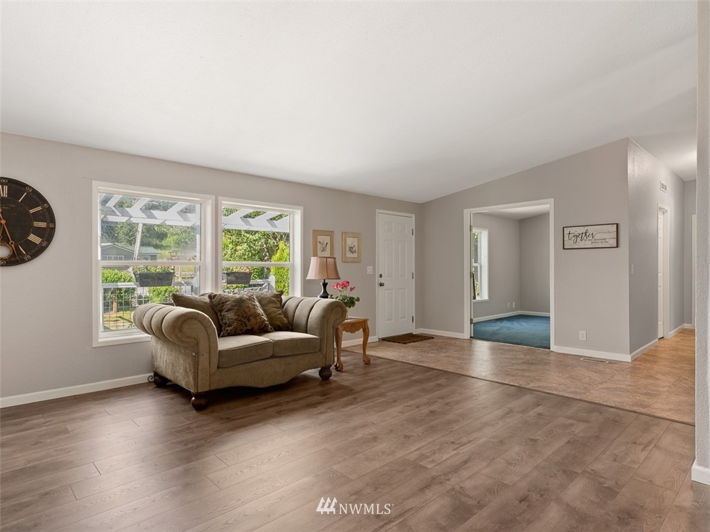 24226 Cromwell Road Monroe, WA 98272 - Photo 19 of 34 a living room with furniture and a large window