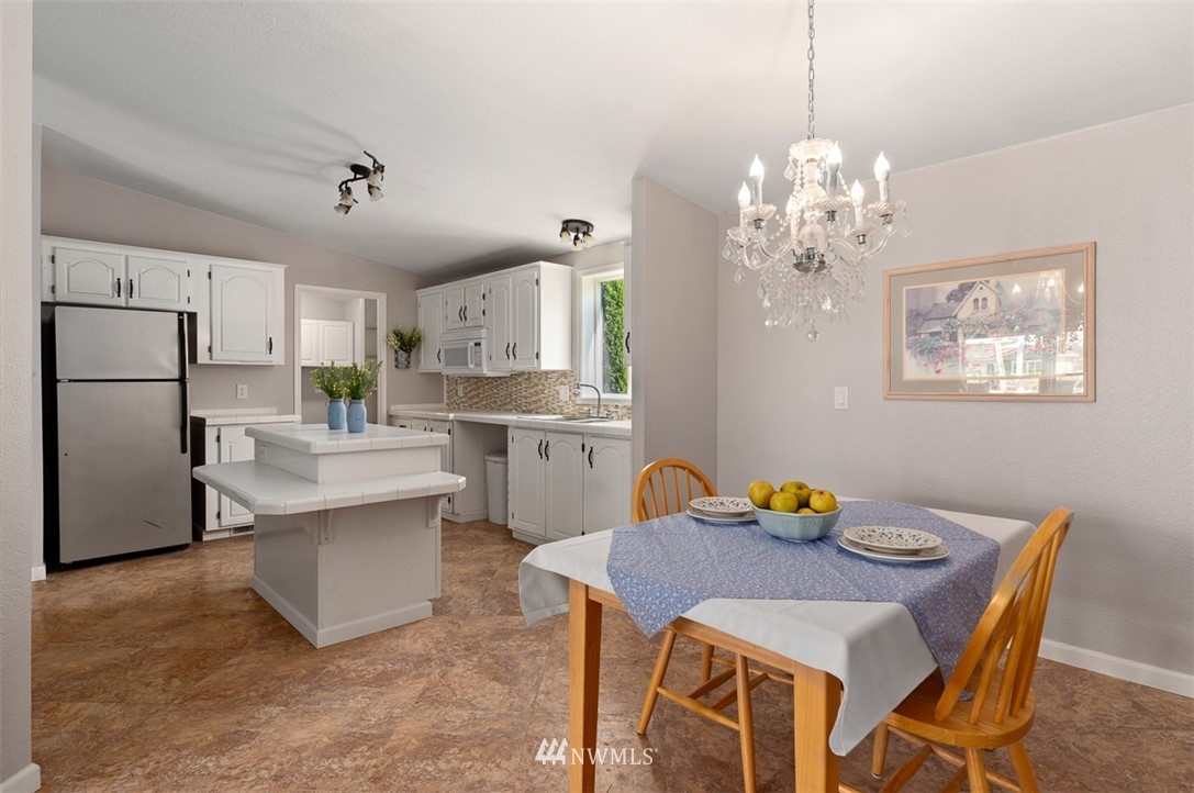 24226 Cromwell Road Monroe, WA 98272 - Photo 20 of 34 a view of dining table and chairs