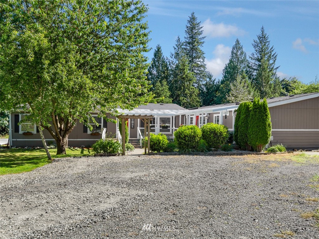 24226 Cromwell Road Monroe, WA 98272 - Photo 3 of 34 a front view of a house with a yard