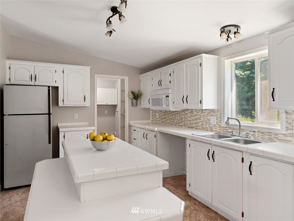 24226 Cromwell Road Monroe, WA 98272 - Photo 22 of 34 a kitchen with a sink appliances and cabinets