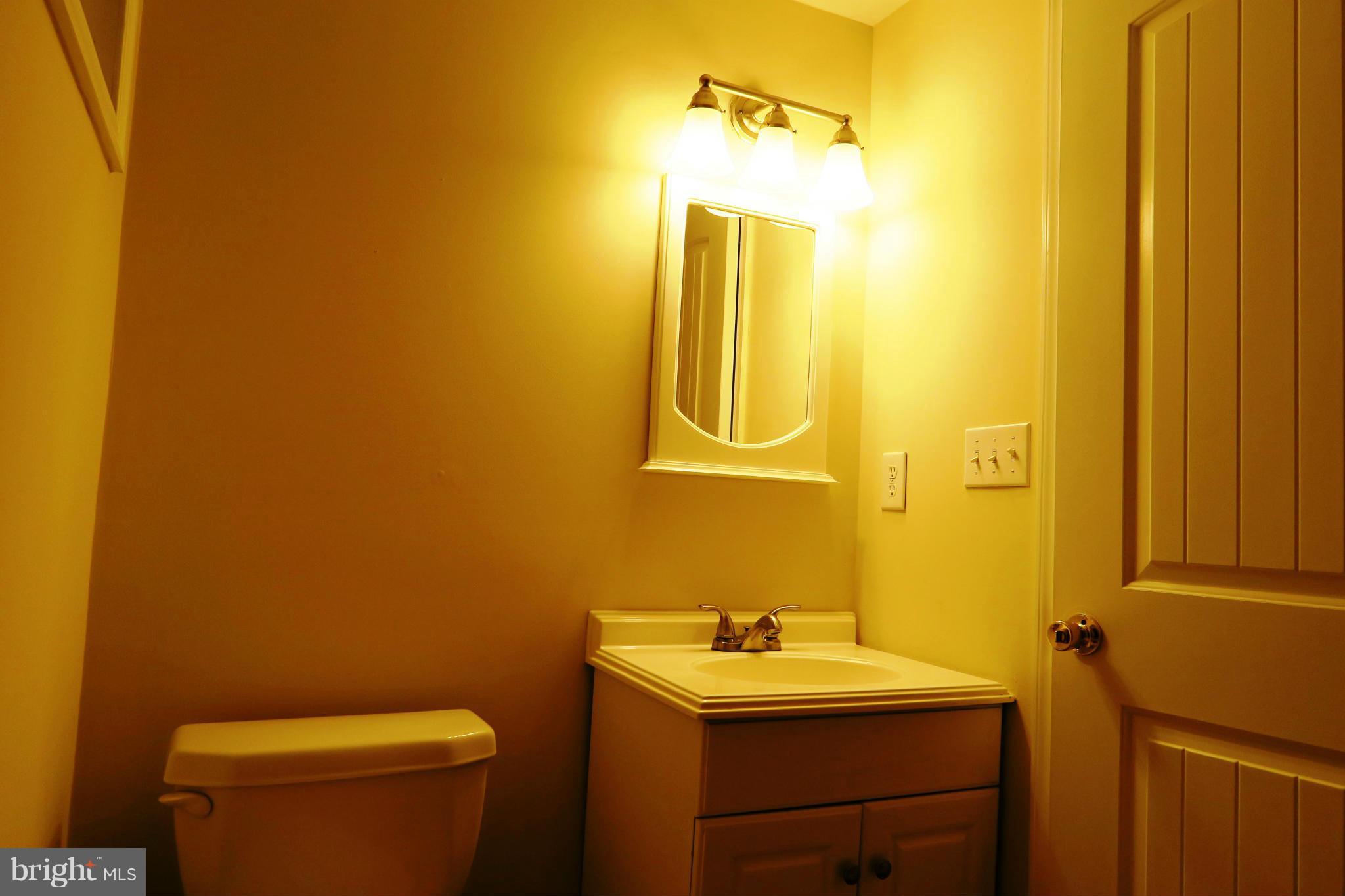 14310 Ferndale Road Woodbridge, VA 22193 - Photo 8 of 23 Bath