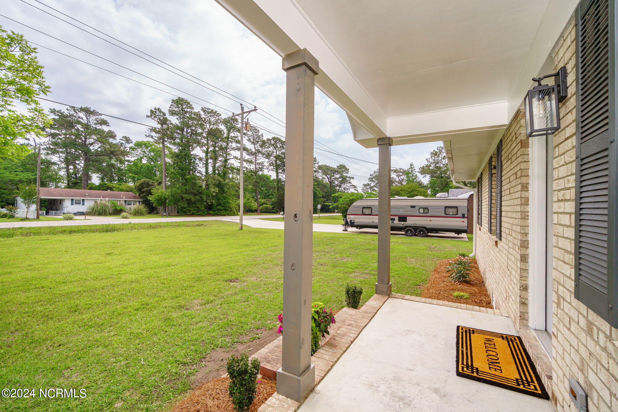 401 Austin Road Beaufort, NC 28516 - Photo 27 of 43 Covered front porch