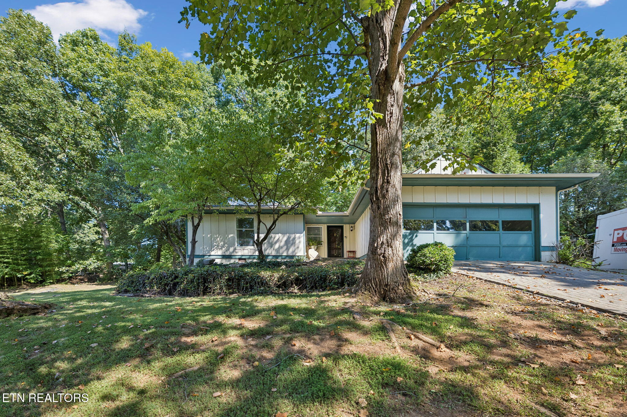 10033 Bluegrass Road Knoxville, TN 37922 - Photo 1 of 41 Updated Ranch in Bluegrass Area