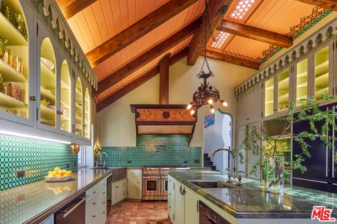 $28,500,000 | 28980 Cliffside Drive, Malibu, CA 90265