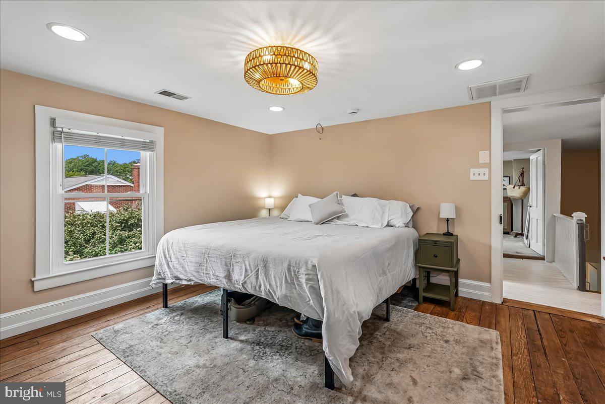 43655 Hay Road Ashburn, VA 20147 - Photo 34 of 68 Primary Bedroom w/ Fandelier