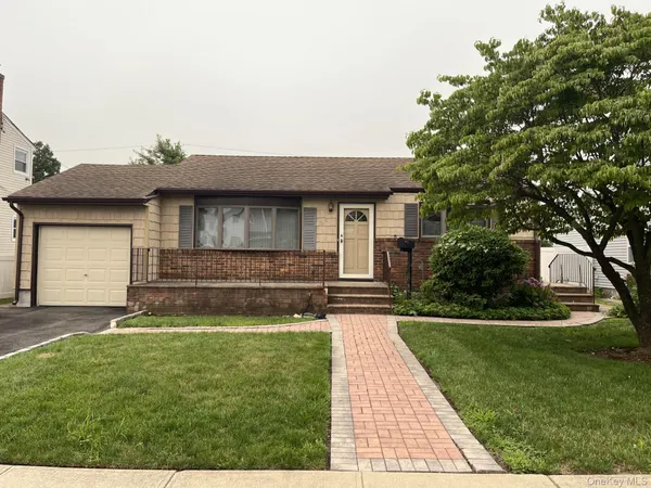 $725,000 | 29 Westbury Avenue, Plainview, NY 11803