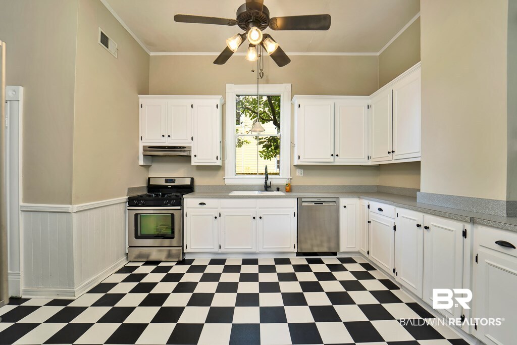 54 South Hallett Street Mobile, AL 36604 - Photo 13 of 24