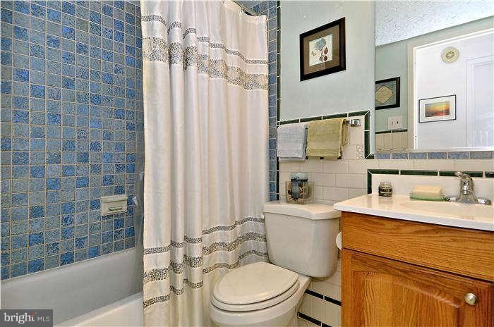 11204 Chestnut Grove Square, Unit 205 Reston, VA 20190 - Photo 13 of 25 Bath