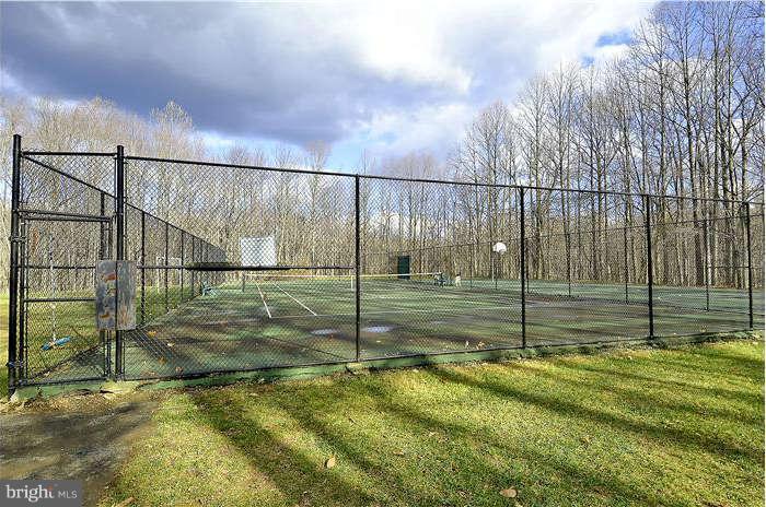11204 Chestnut Grove Square, Unit 205 Reston, VA 20190 - Photo 19 of 25 Community Tennis Courts