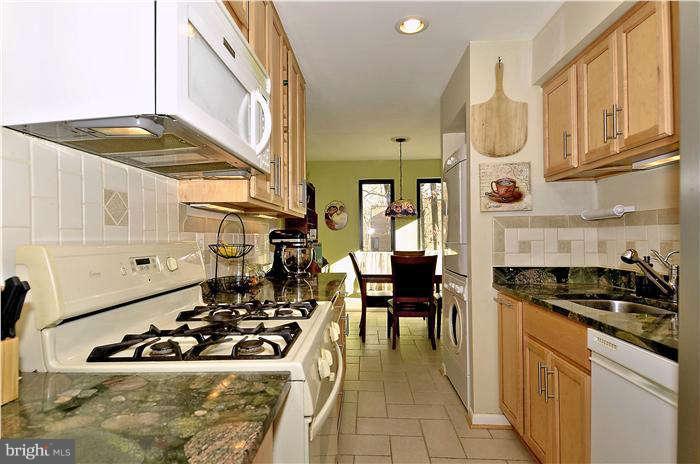 11204 Chestnut Grove Square, Unit 205 Reston, VA 20190 - Photo 3 of 25 Gourmet Kitchen #2