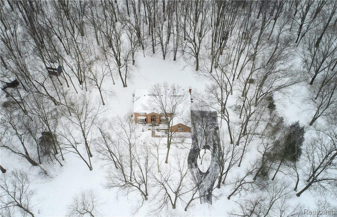 8165 Woodview Road Clarkston, MI 48348 - Photo 5 of 47 DJI_0200.jpeg