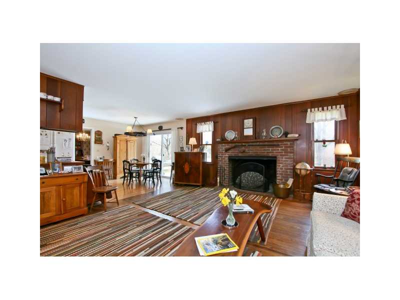 90 Blueberry Lane Jamestown, RI 02835 - Photo 5 of 8 Den/Family/Great Room.