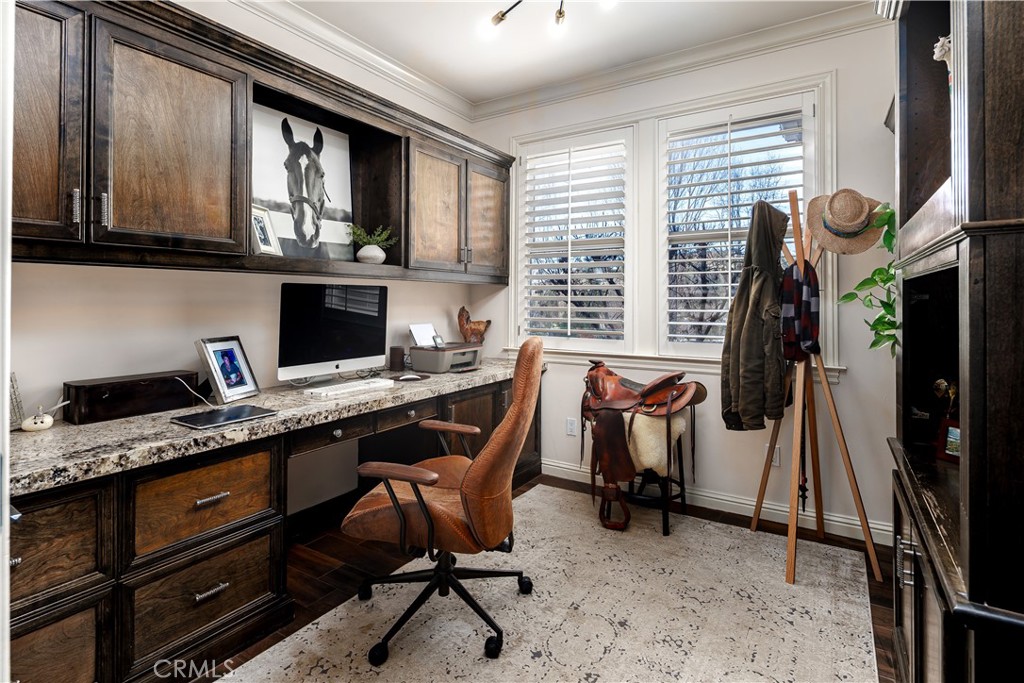 6400 San Gabriel Road Atascadero, CA 93422 - Photo 23 of 50 a view of a kitchen with workspace and windows